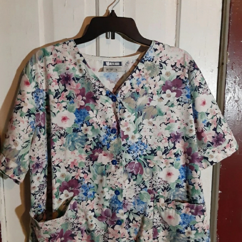 Scrub top - Picture 9 of 9